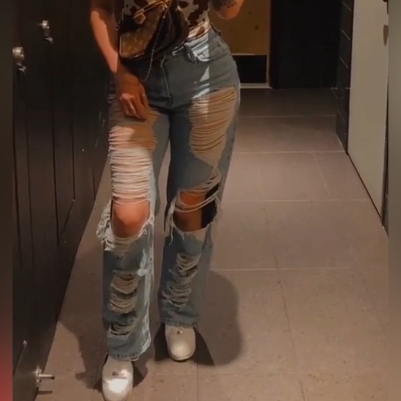 Forever 21 Ripped Jeans - Picture 1 of 5